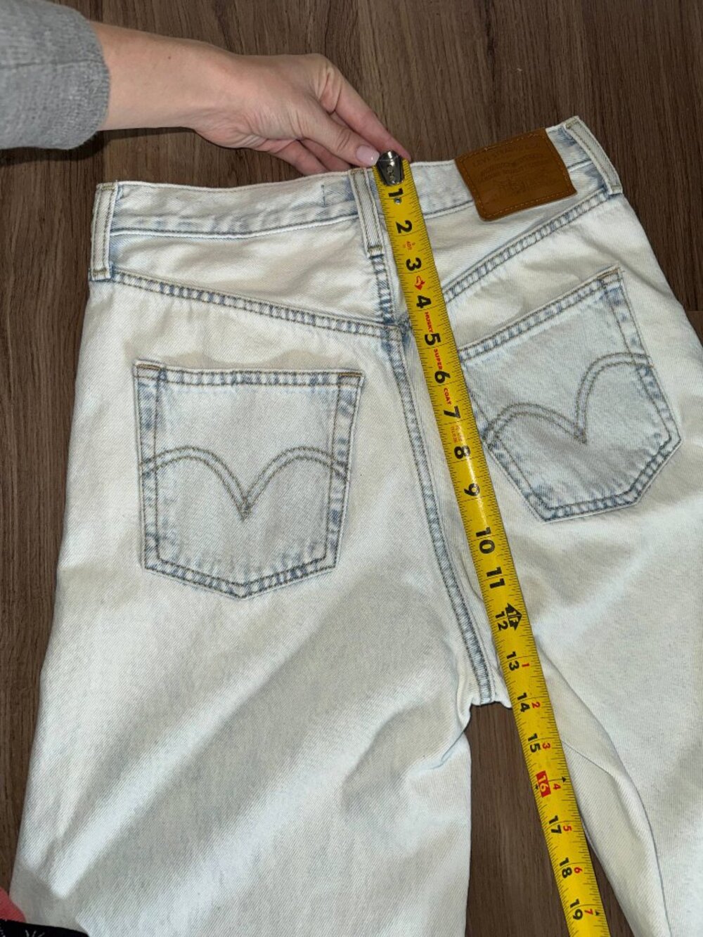 Levi’s Premium Ribcage Wide Leg Jeans Far And Wide Light Wash | Size 26 - Picture 3 of 11